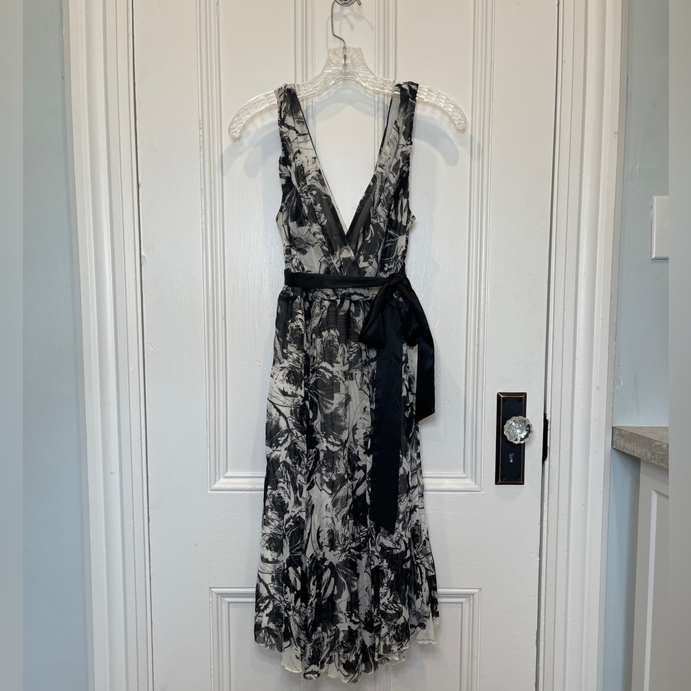Lapis Black and White V-Neck Swing Dress
